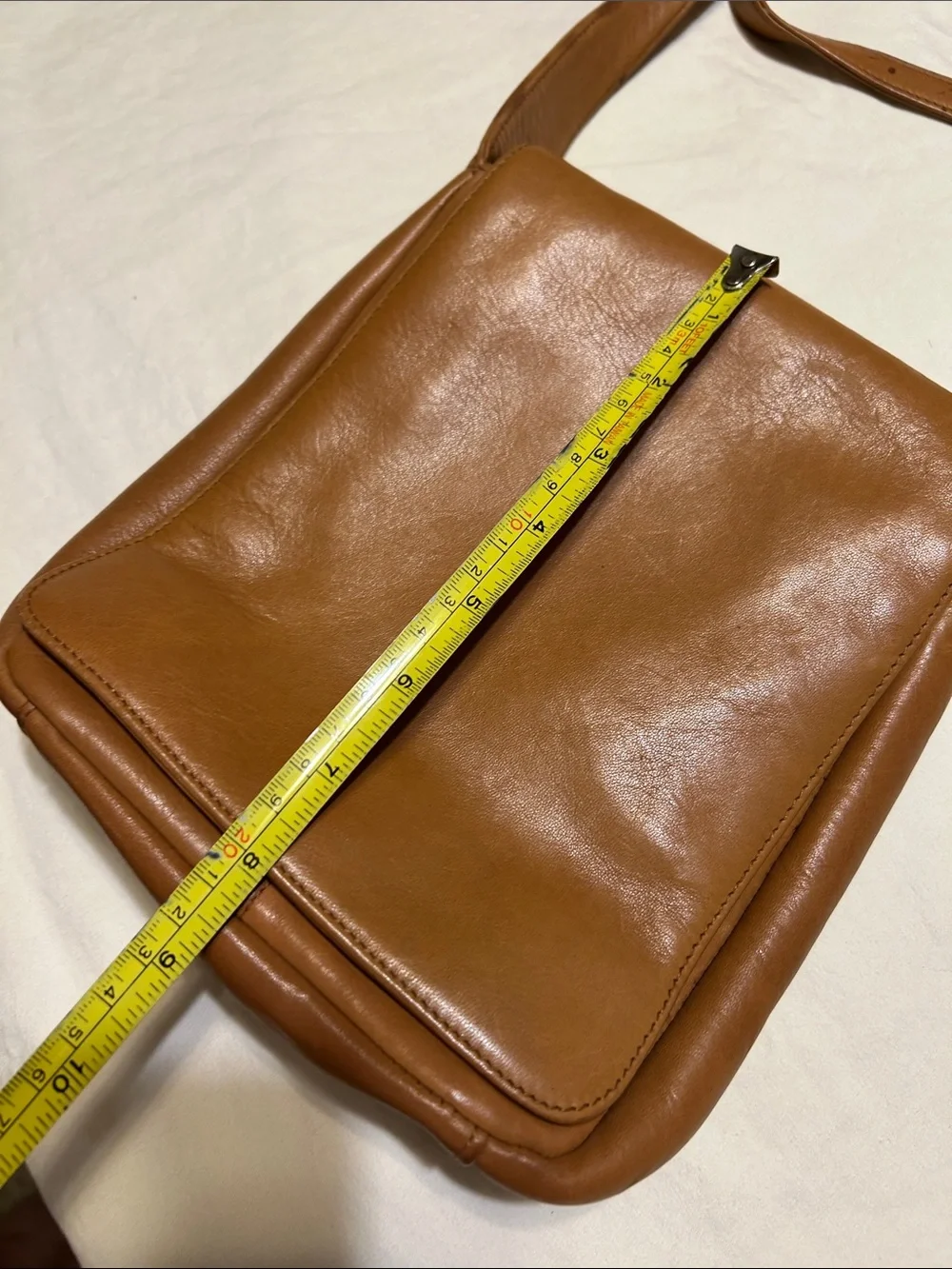HOBO sleek tan